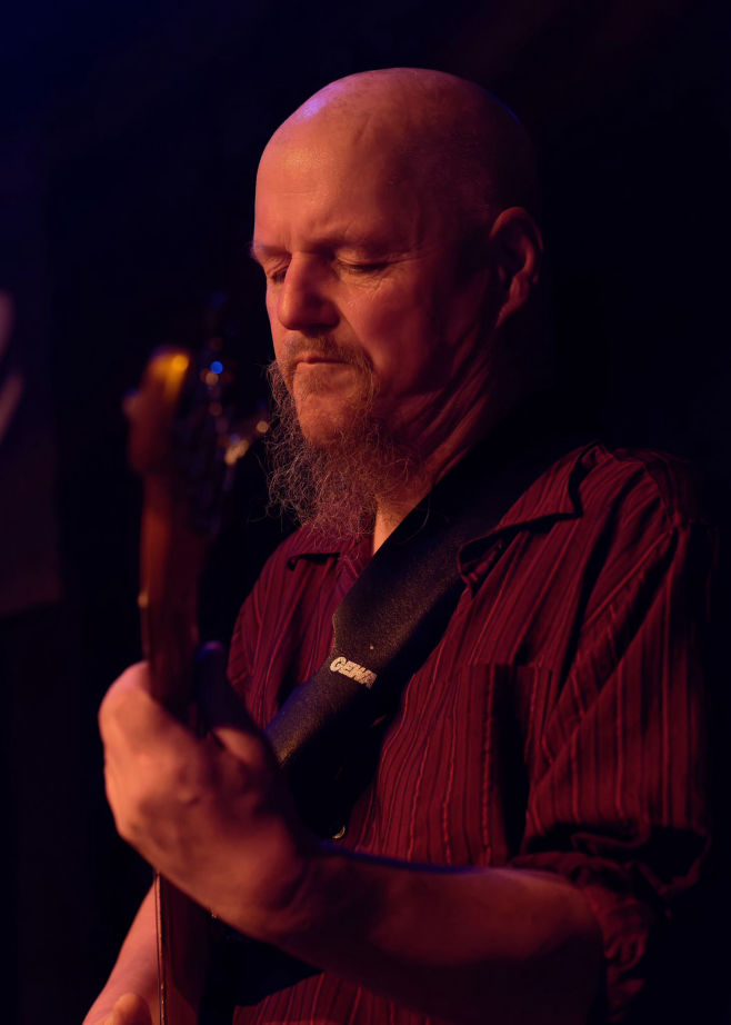 Rainer Wilke – Bass